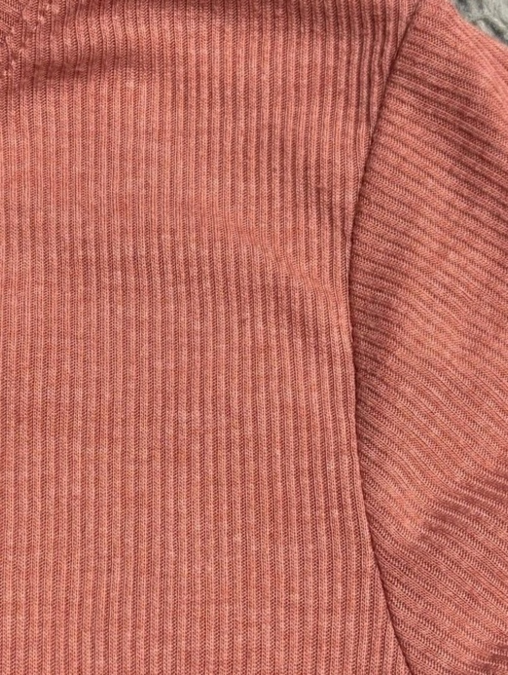 Bozzolo Ribbed Crop Top - Picture 7 of 11
